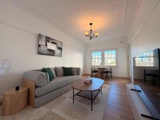 KozyGuru | MacMahons Point | Harbour Hideaway - 8