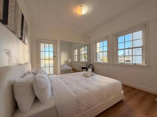 KozyGuru | MacMahons Point | Harbour Hideaway - 4