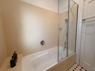 KozyGuru | MacMahons Point | Harbour Hideaway - 3