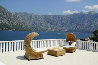 PENTHOUSE STOLIV New SPA-POOL Villa is located 5m from the sea, Exclusive Terrace,Private Jetty wih Sunbeds, Pebble Beach, Secluded location Total area 375m2 at your disposal - Kotor - 0