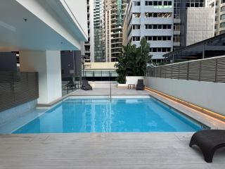 Modern CBD 2 Bedroom Apartment with Free Parking - 8
