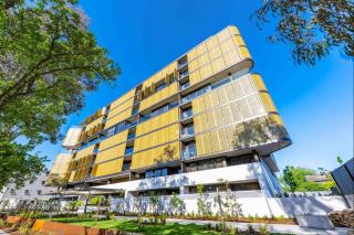 Modem One Bedroom Apartment on Northbourne Avenue - 4