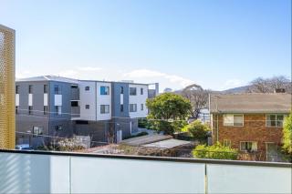 Modem One Bedroom Apartment on Northbourne Avenue - 3