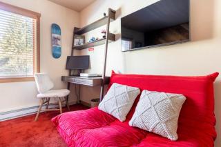 Scenic Views Hot Tub Ski Shuttle Pet Friendly - 3