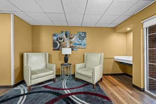 Suburban Studios Charlotte - Executive Park - 6
