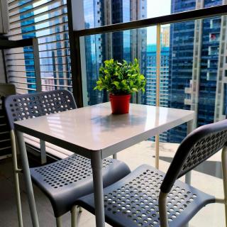 Cozy Modernistic 1 BR with Veranda! - 4