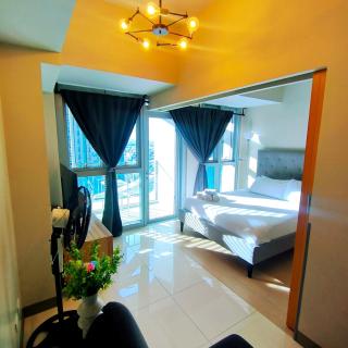 Cozy Modernistic 1 BR with Veranda! - 9