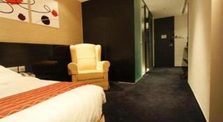 Noble Park Hotel - 1