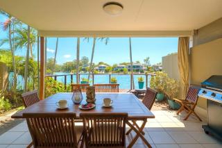 Riverside Family Villa - 9