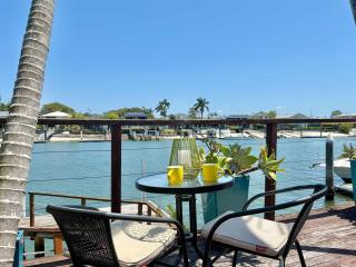 Riverside Family Villa - 6