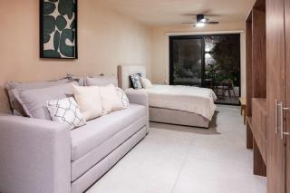 Romantic Getaway Studio w-Private Terrace - 6