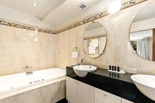 Hotel Elms Christchurch, an Ascend Collection Hotel - 1