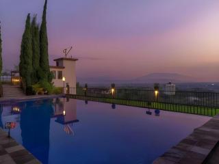 The Valley Resort Hotel - 1