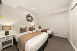 Brisbane luxe city living in the sky - 1