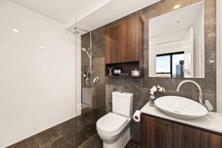 Brisbane luxe city living in the sky - 7