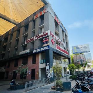 Hotel Berlin Gandhinagar - 1