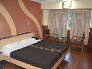 Hotel Hilltop Towers - 4