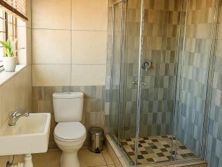 Hillcrest Hosting AirBnB - 7