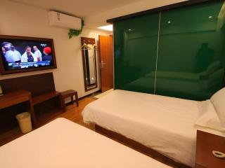 Vatica Shanghai International Tourism Resort Luoshan Road Subway Station Hotel - 2