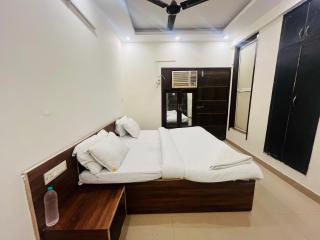 Hotel Pub G - Mayur Vihar - 7