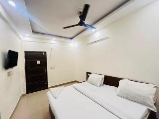 Hotel Pub G - Mayur Vihar - 8
