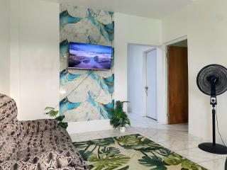 King St Penthouse 10 mins walk to Beach - 0