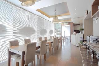 Life Emerald Hotel Surabaya - 9