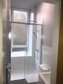 Elm Row Spacious and Central - 4