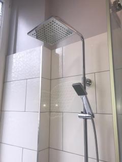 Elm Row Spacious and Central - 3