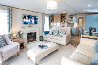 3-Bed Lodge Sleeps 6 -Hot tub -Resort Access - 7