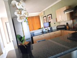 WestPoint Sandton Skyline Apartment - 5