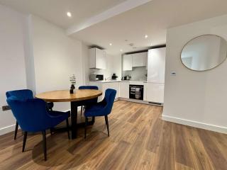 Luxury Modern 1 bed Central Bracknell - 3