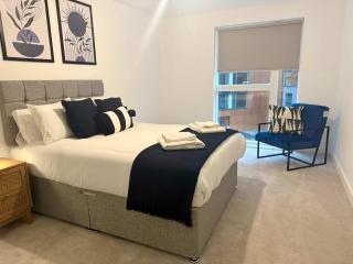 Luxury Modern 1 bed Central Bracknell - 9