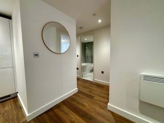 Luxury Modern 1 bed Central Bracknell - 1
