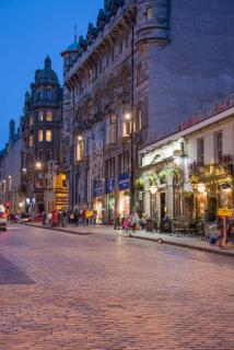 High Street at the Heart of the Royal Mile - 8