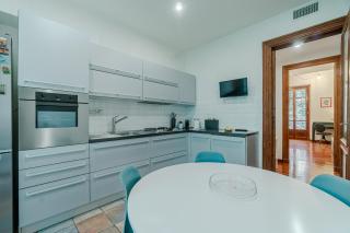 GuestHost - M1 Dante Elegant Apartment Torino - 3