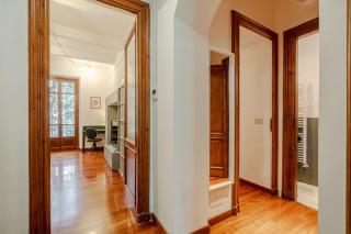 GuestHost - M1 Dante Elegant Apartment Torino - 1