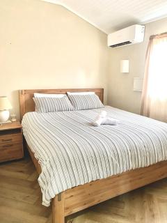 Glasshouse On The Water PET FRIENDLY - 6