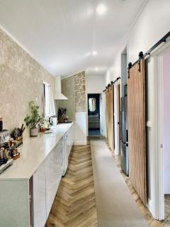 Glasshouse On The Water PET FRIENDLY - 1