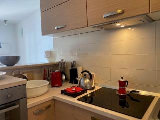 Artist loft, romantic seaview retreat FREE parking - 7