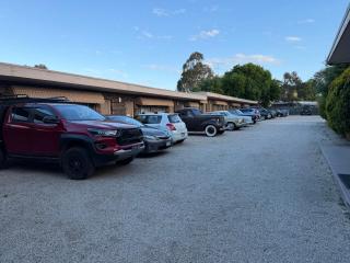 Tartan Motel, Yea - 3