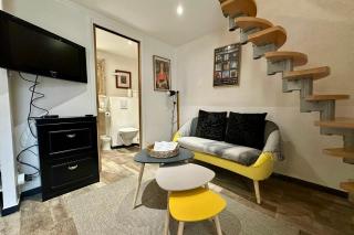 Charming little duplex Historic center! - 9