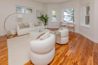 3 Bed Beachfront Apartment Steps to Ferry & Beach - 9