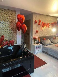 Jacuzzi studios 777 - 9