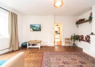 Entire 2 bedroom/ 1.5 bathroom - Flat in London - 6