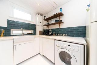 Entire 2 bedroom/ 1.5 bathroom - Flat in London - 4