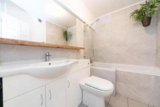 Entire 2 bedroom/ 1.5 bathroom - Flat in London - 2