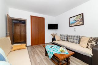 JELKA NV 1 - Apartment 6 pax with two terraces, sea view, parking, grill - 1