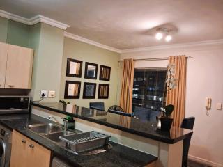 WestPoint Sandton Skyline Apartment - 2