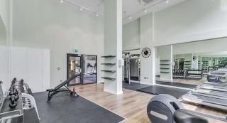 Luxury Modern 1 bed Central Bracknell - 8